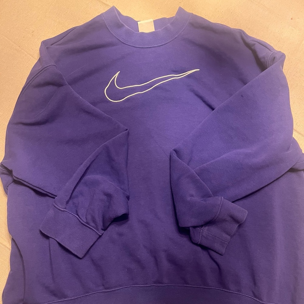 Center Swoosh Nike Sweatshirt